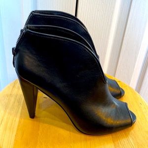 Vince Camuto black leather heels